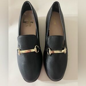 Aldo Yolanda Black Loafer with gold tone bar logo slight wedge size 10